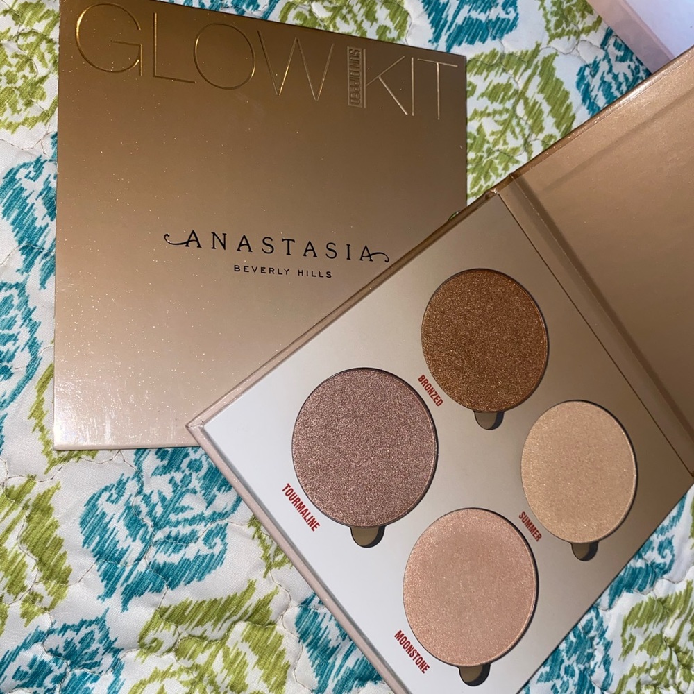 SOLD* Anastasia Beverly Hills Sun Dipped Glow Kit ⭐️